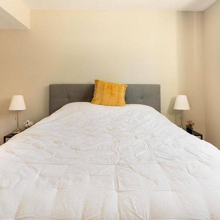 Entire 2 Bedroom Apartment Downtown - U1 Kitchener Exteriör bild