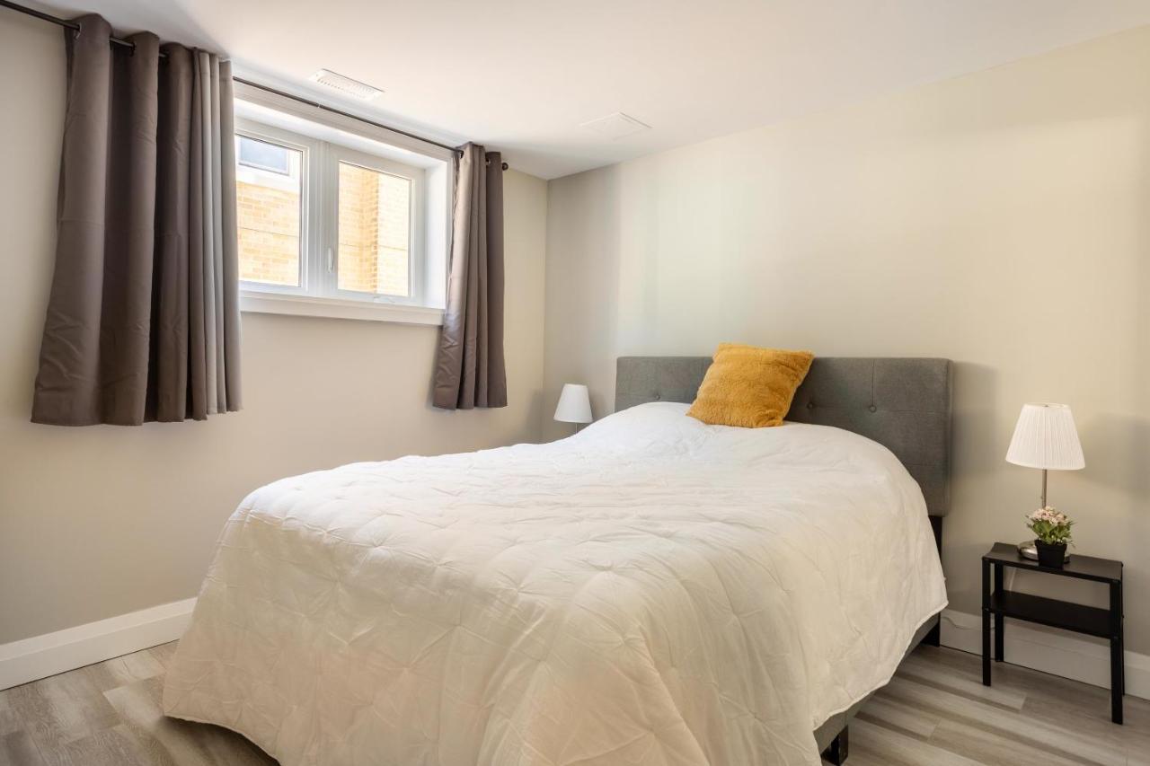 Entire 2 Bedroom Apartment Downtown - U1 Kitchener Exteriör bild