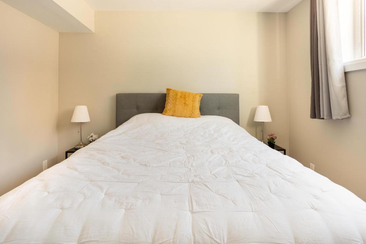 Entire 2 Bedroom Apartment Downtown - U1 Kitchener Exteriör bild