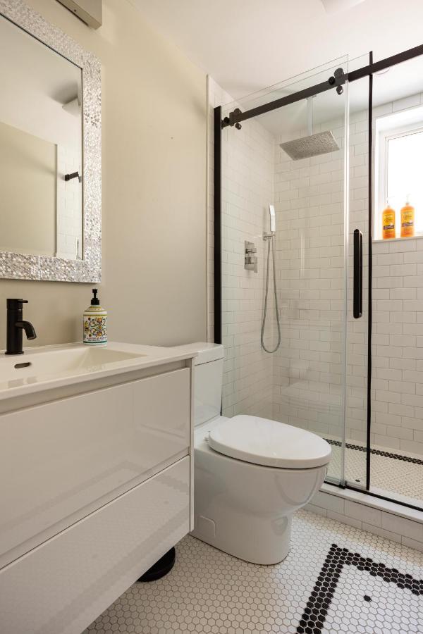 Entire 2 Bedroom Apartment Downtown - U1 Kitchener Exteriör bild